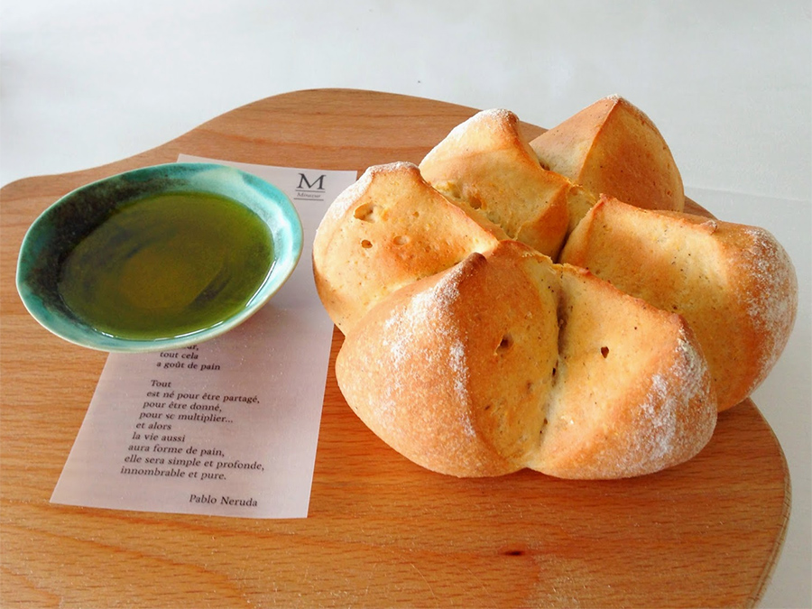 Bread at Mirazur restaurant in Menton