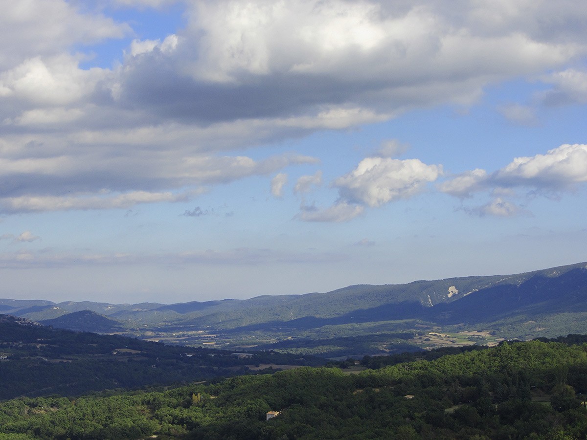 View of the Luberon from the rocher de Saignon, France