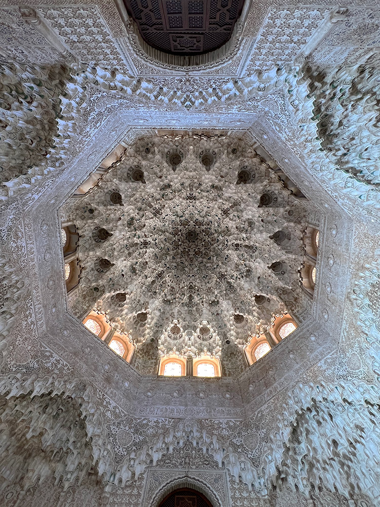 Mocárabe dome, Sala de Dos Hermanas, Palacio de los Leones, Alhambra, Spain